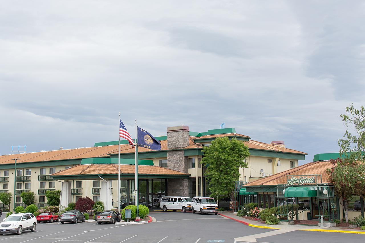 Rogue Regency Inn & Suites Medford Luaran gambar