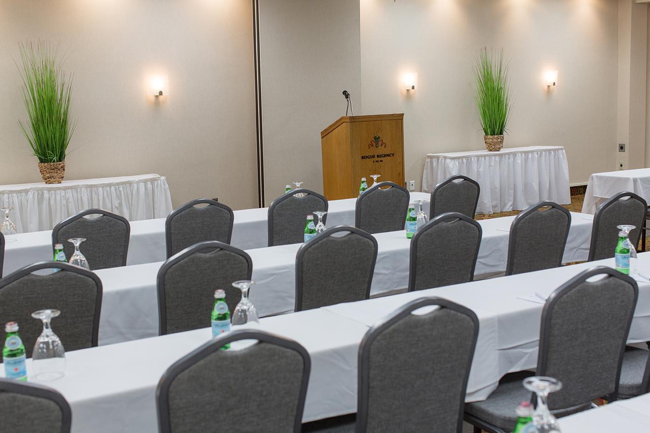 Rogue Regency Inn & Suites Medford Luaran gambar