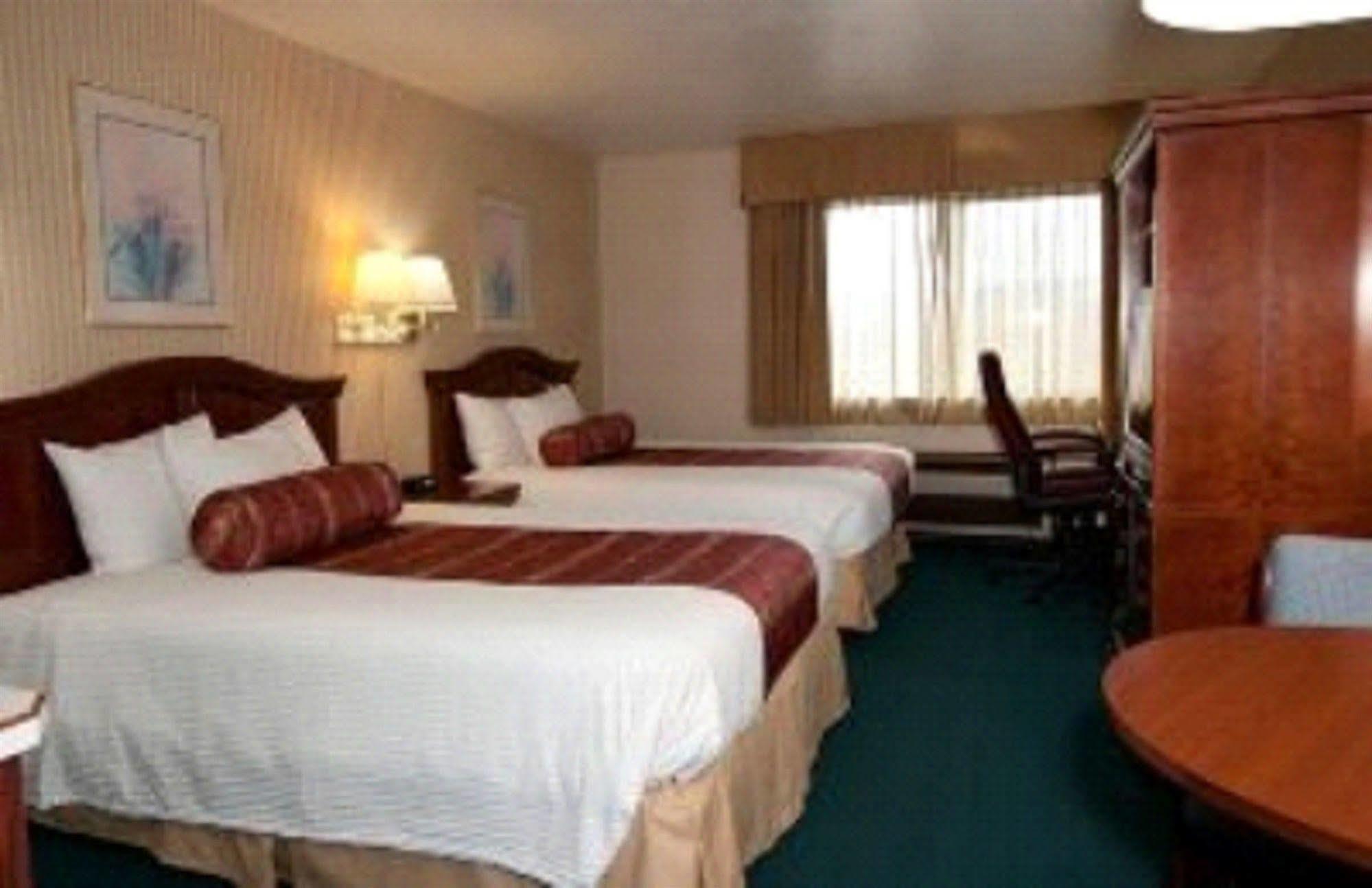 Rogue Regency Inn & Suites Medford Luaran gambar